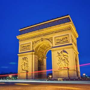 Visitez Paris depuis un bus panoramique Hop-On Hop-Off – Explorez monuments et attractions en 2025 Montez dans le bus à toit ouvert à Paris, France – Découvrez monuments, attractions et lieux secrets avec un tour hop-on hop-off en 2025