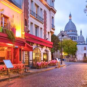 Explorez Paris à votre rythme avec des tours en bus hop-on hop-off – Vues panoramiques, guides audio et arrêts illimités en 2026